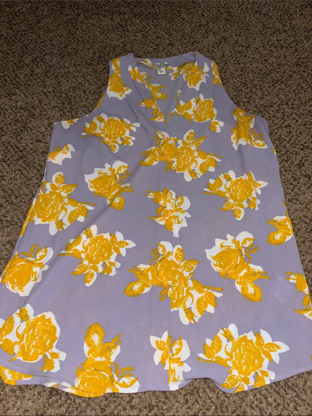 Adrienne Vittadini Lavender Sleeveless Floral V-Neck Top with Yellow Roses Small
